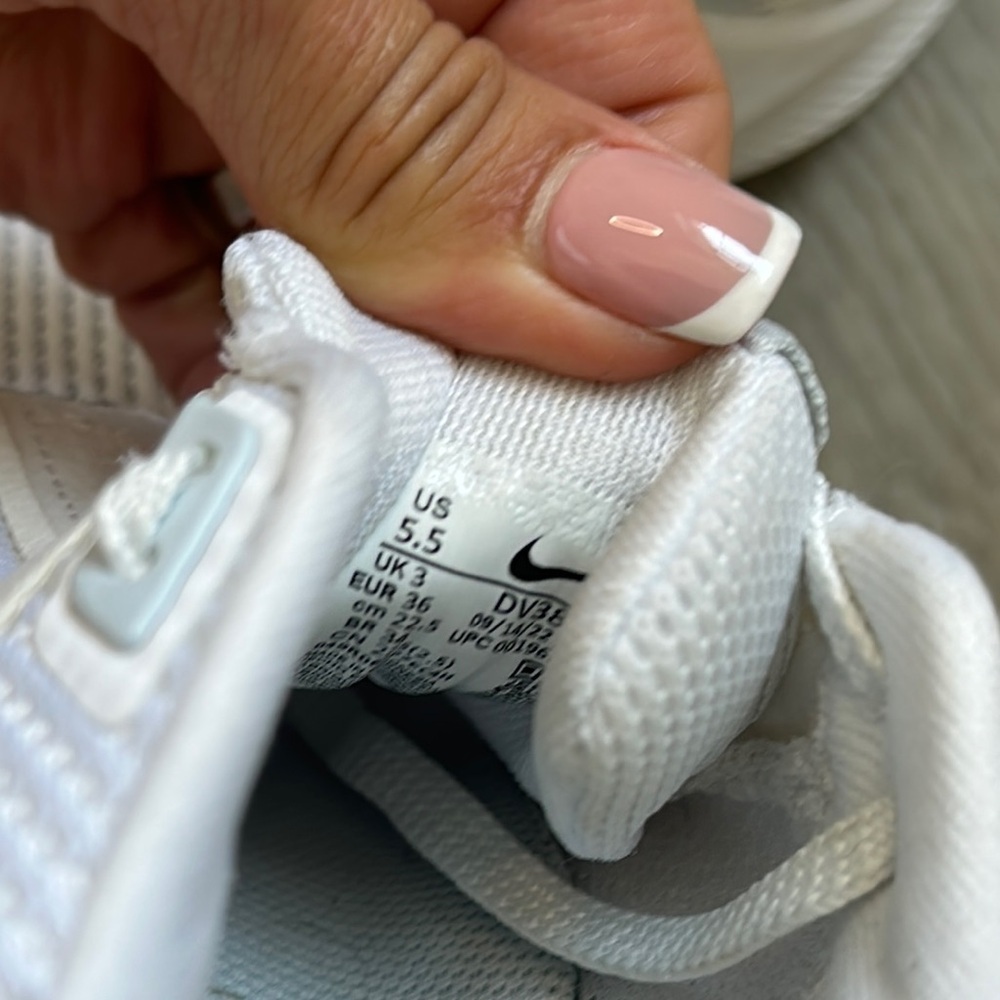Nike Pegasus 40 White Athletic Sneakers size 5.5 women’s - Picture 9 of 12